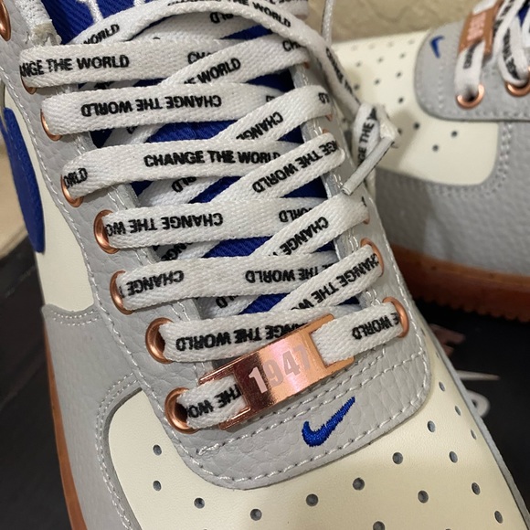 Jackie Robinson Air Force 1 - Picture 2 of 7